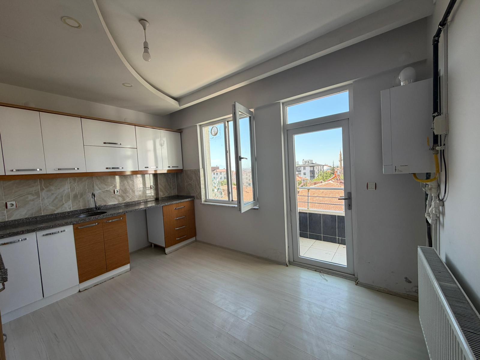 POLAT GAYRİMENKUL - 📍 TEKİR CADDESİ'NDE SATILIK 3+1 DAİRE