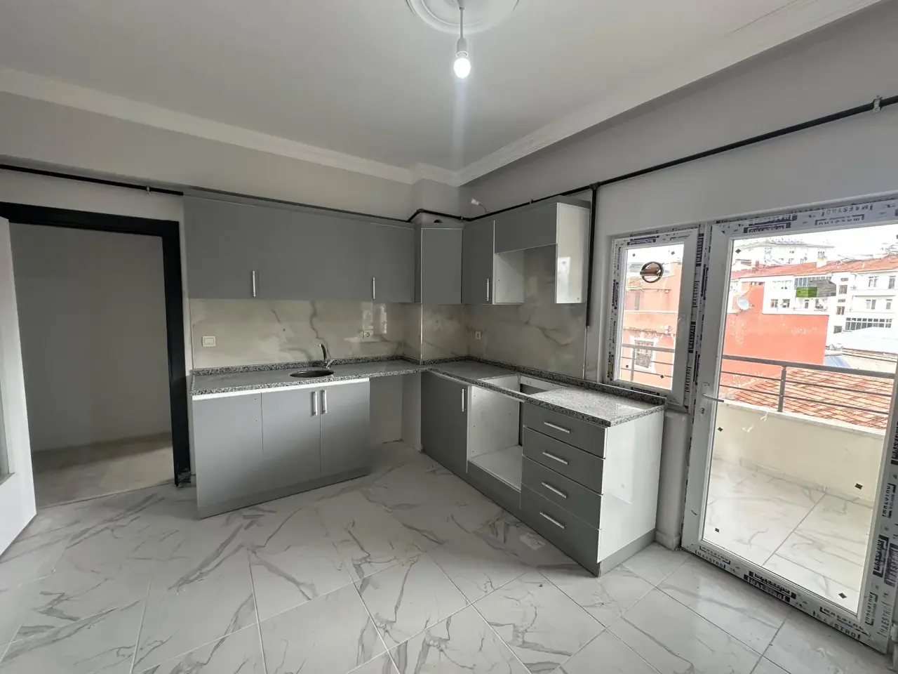 POLAT GAYRİMENKUL - ÇARŞI MERKEZDE SATILIK LÜX SIFIR 3+1 DAİRE