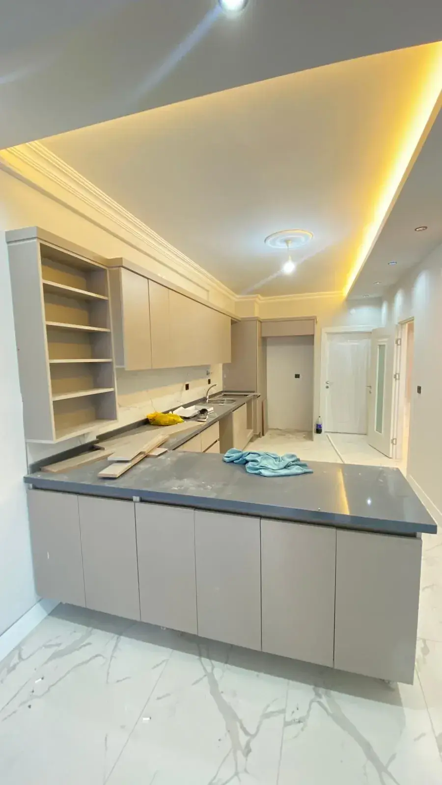 POLAT GAYRİMENKUL - TEKİR CADDESİ ÜZERİNDE SATILIK LÜX DAİRE VE DÜKKAN