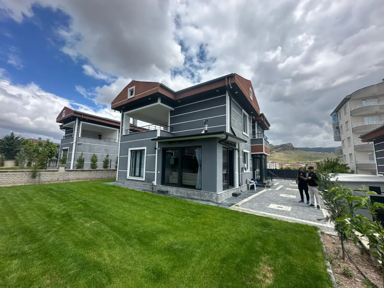 POLAT GAYRİMENKUL - BAHÇELİEVLER MAHALLESİNDE ULTRA LÜKS 5+1 VİLLA