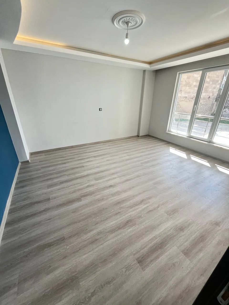 DEVELİ POLAT GAYRİMENKUL-ÇARŞI MERKEZDE SATILIK LÜX DAİRE