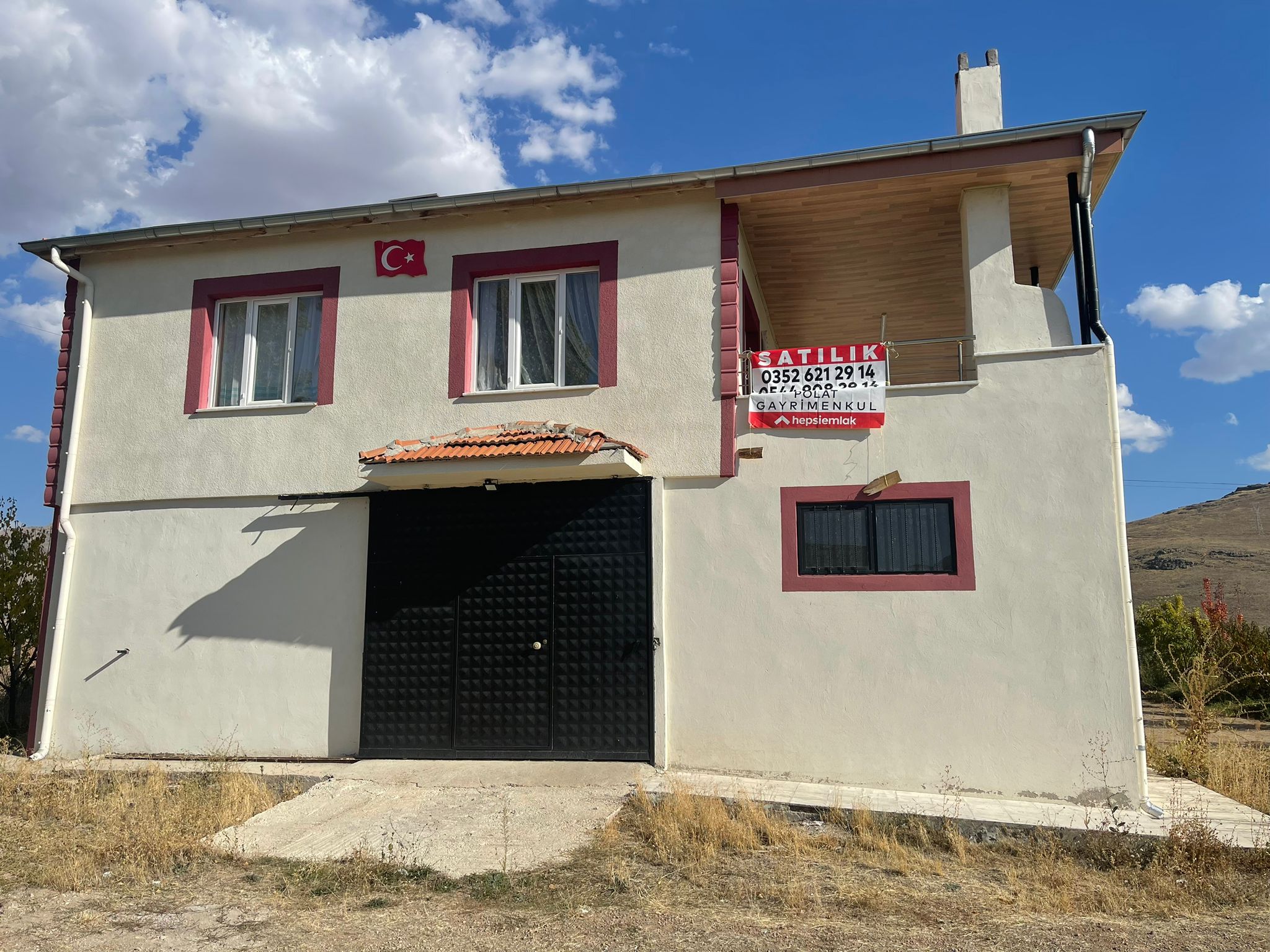 DEVELİ POLAT GAYRİMENKUL-TOMBAK MAH. SARAY HALI KARŞISI ANAYOLA SIFIR SATILIK ELMA BAHÇESİ