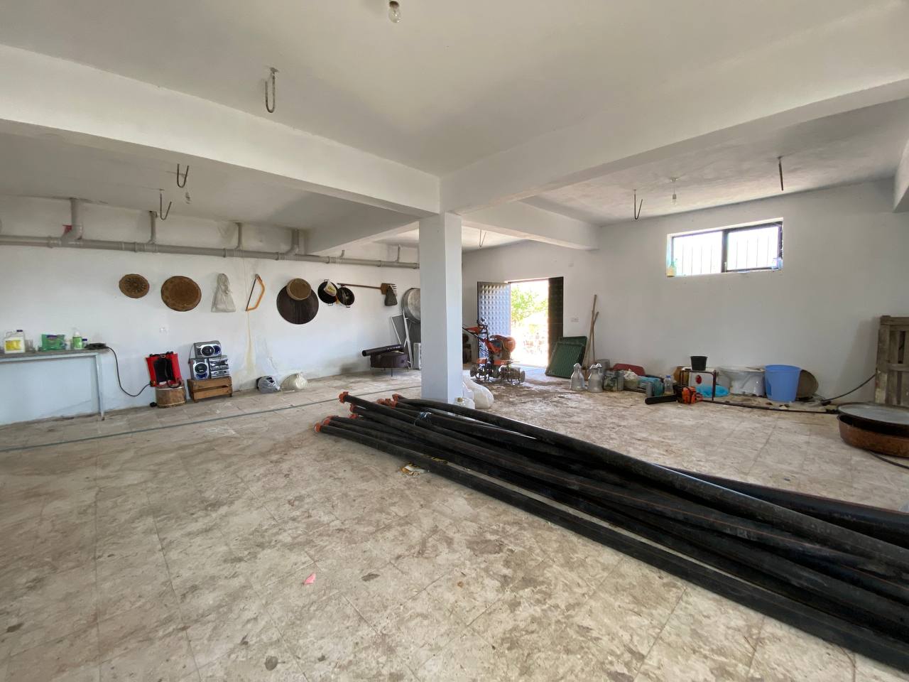 DEVELİ POLAT GAYRİMENKUL-TOMBAK MAH. SARAY HALI KARŞISI ANAYOLA SIFIR SATILIK ELMA BAHÇESİ