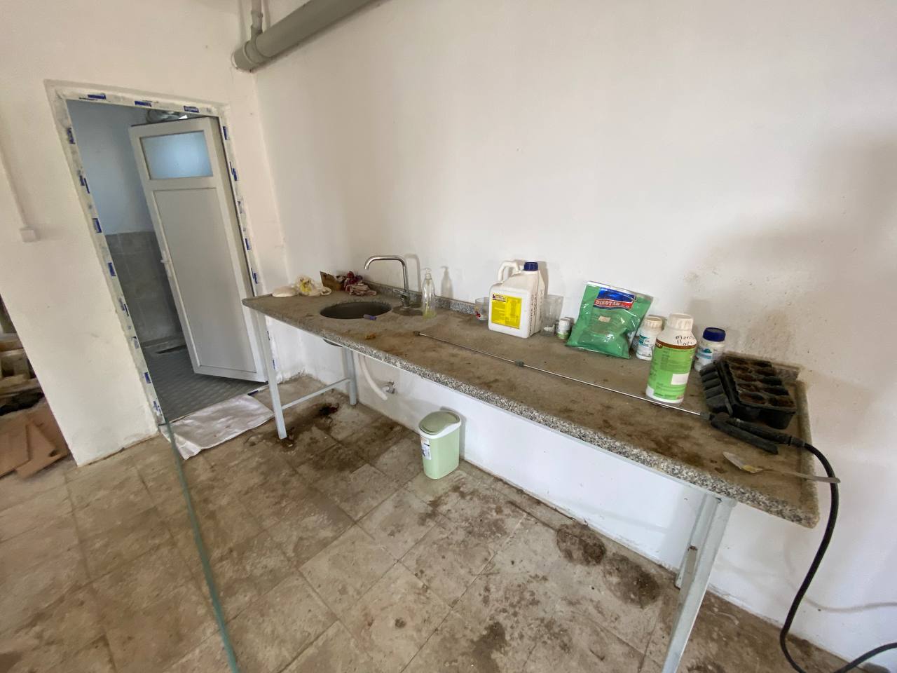 DEVELİ POLAT GAYRİMENKUL-TOMBAK MAH. SARAY HALI KARŞISI ANAYOLA SIFIR SATILIK ELMA BAHÇESİ