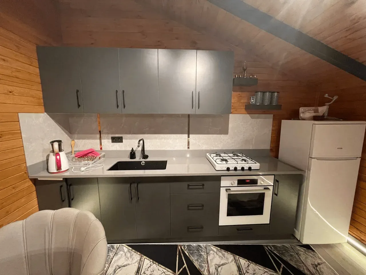 DEVELİ POLAT GAYRİMENKUL - ELBİZ'DE, 360 M2 İÇERİSİNDE DİZAYN EDİLMİŞ HAVUZLU BUNGALOV YAŞAM ALANI
