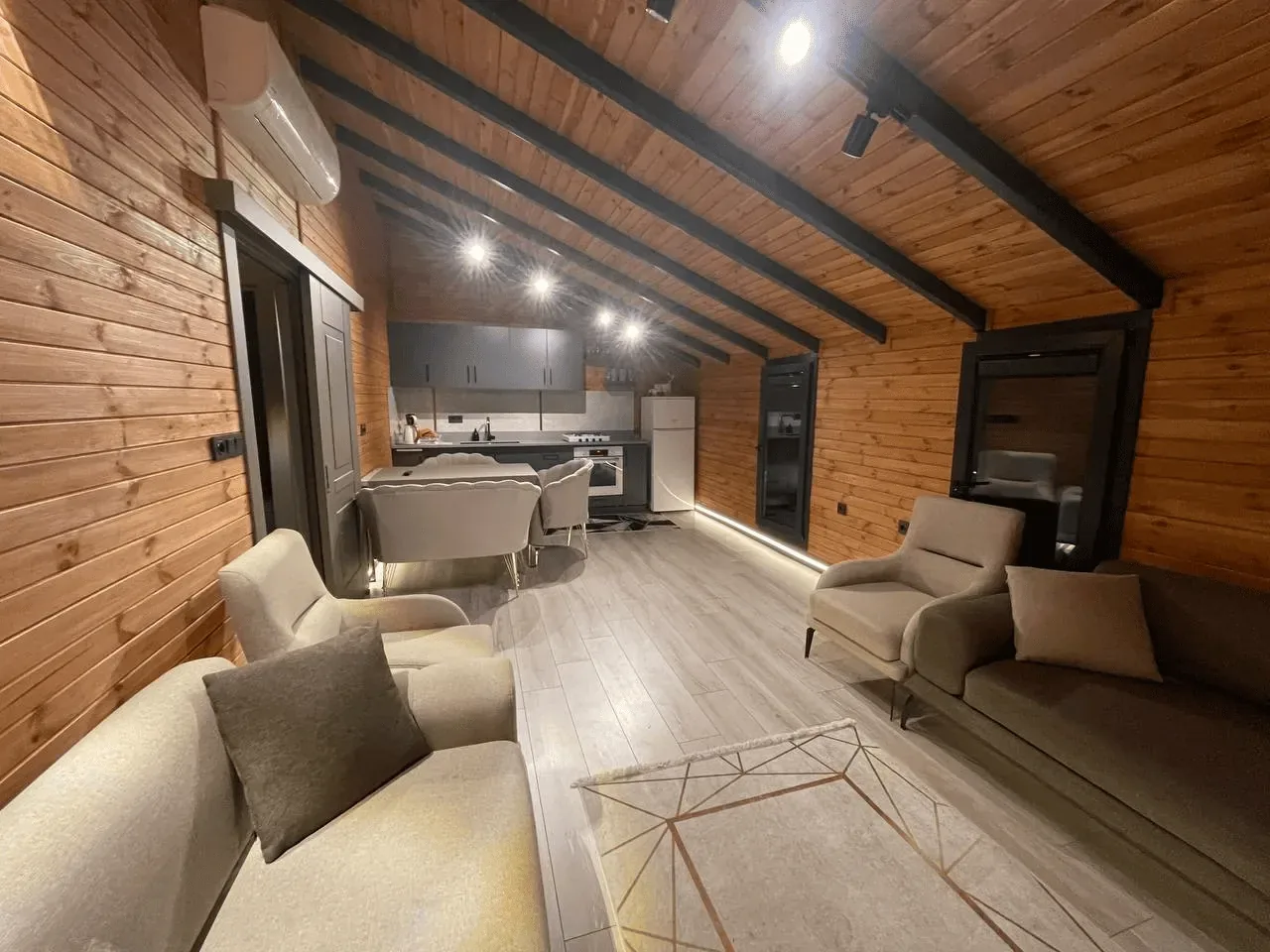 DEVELİ POLAT GAYRİMENKUL - ELBİZ'DE, 360 M2 İÇERİSİNDE DİZAYN EDİLMİŞ HAVUZLU BUNGALOV YAŞAM ALANI