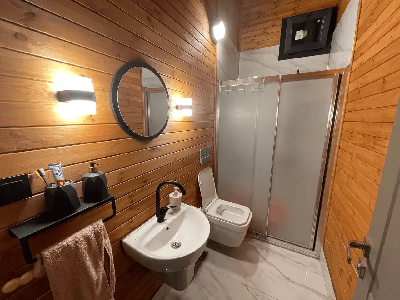 DEVELİ POLAT GAYRİMENKUL - ELBİZ'DE, 360 M2 İÇERİSİNDE DİZAYN EDİLMİŞ HAVUZLU BUNGALOV YAŞAM ALANI