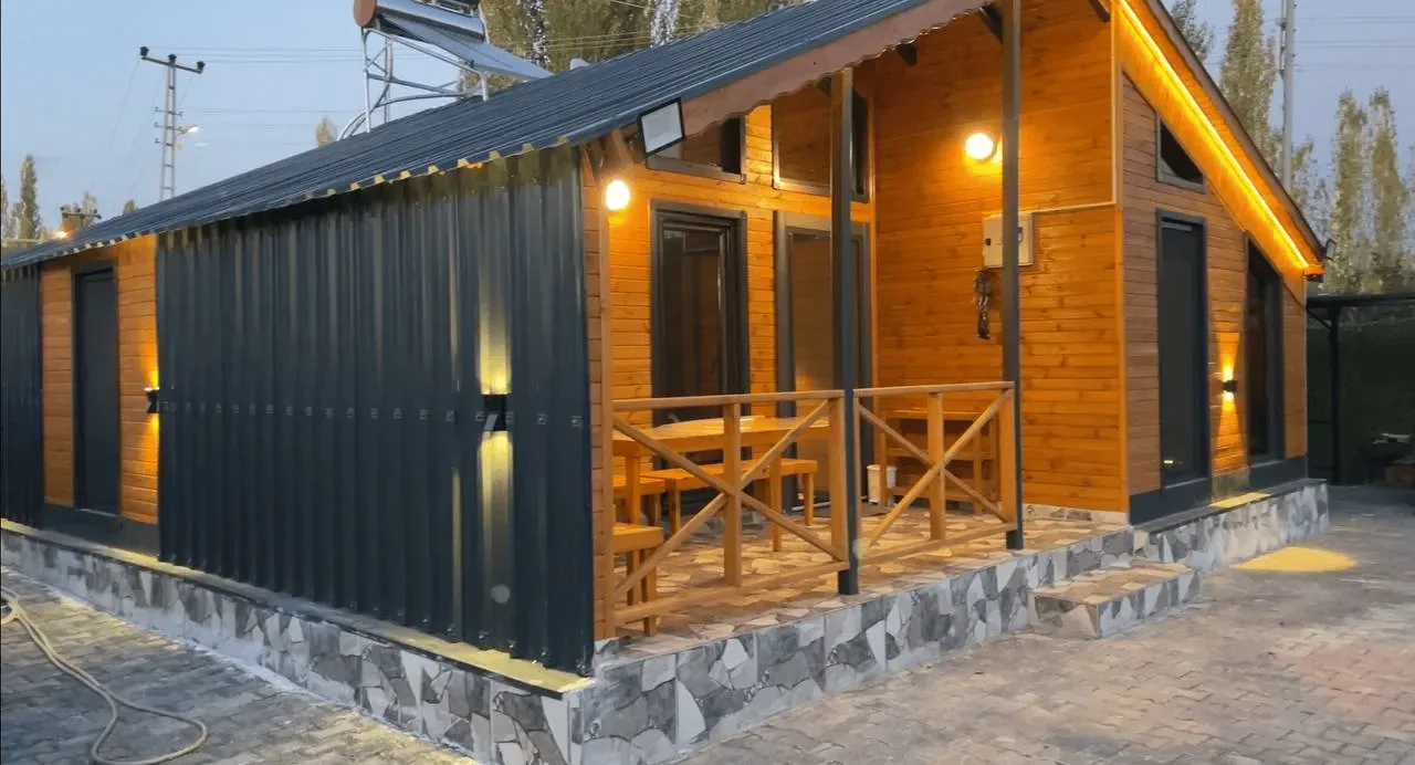 DEVELİ POLAT GAYRİMENKUL - ELBİZ'DE, 360 M2 İÇERİSİNDE DİZAYN EDİLMİŞ HAVUZLU BUNGALOV YAŞAM ALANI