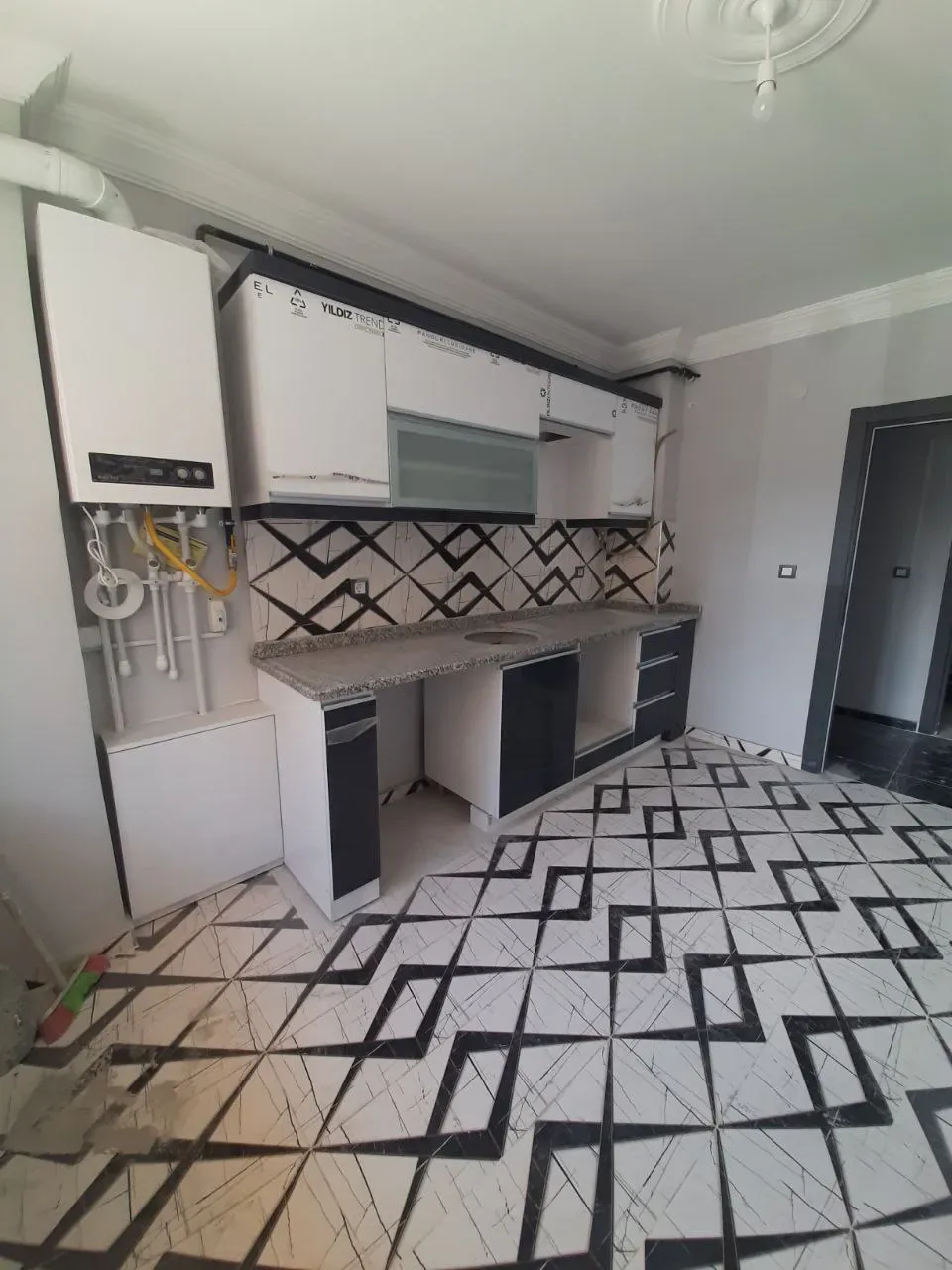DEVELİ POLAT GAYRİMENKUL-ÇARŞI MERKEZDE KİRALIK LÜX DAİRE