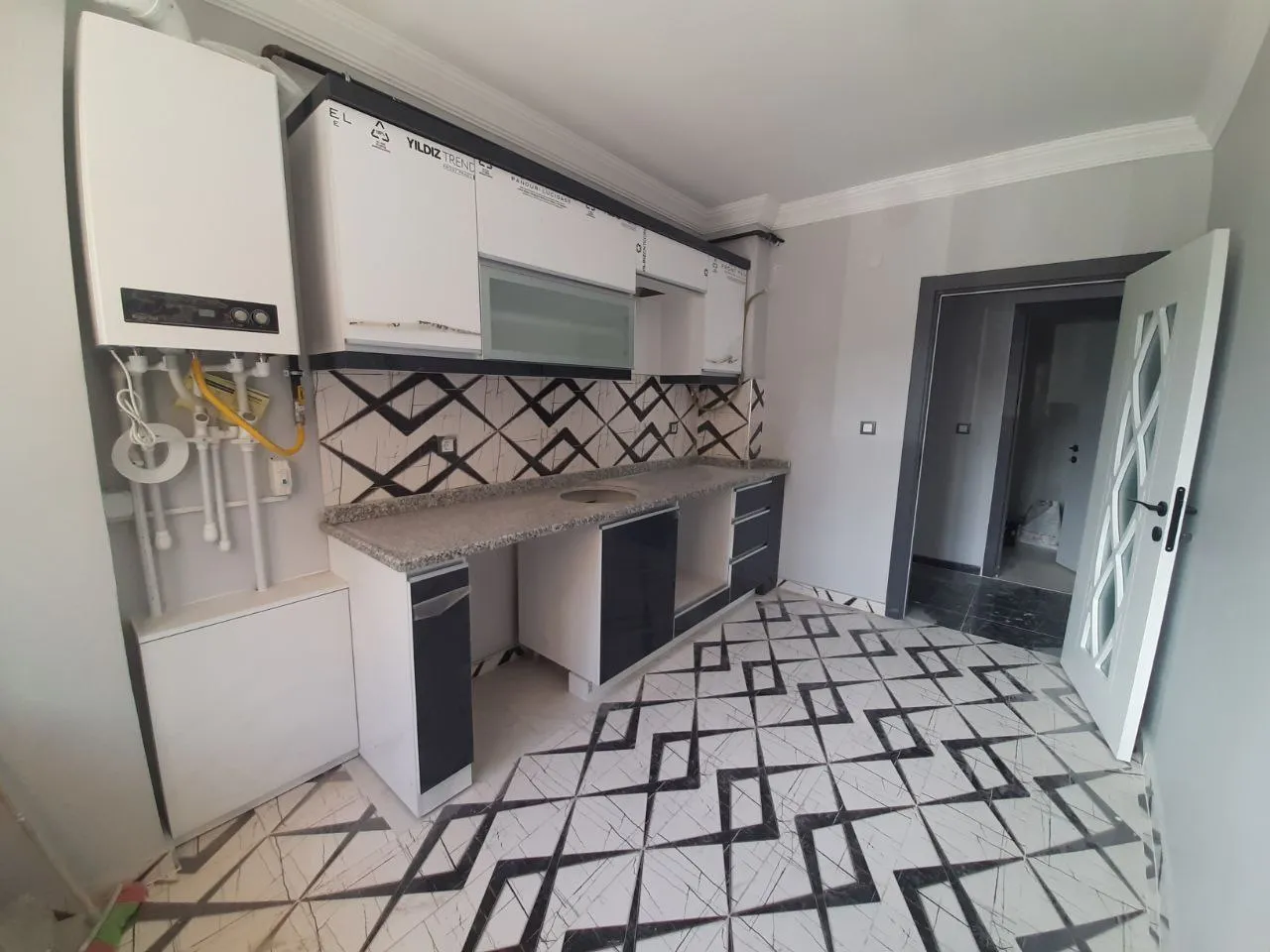 DEVELİ POLAT GAYRİMENKUL-ÇARŞI MERKEZDE KİRALIK LÜX DAİRE
