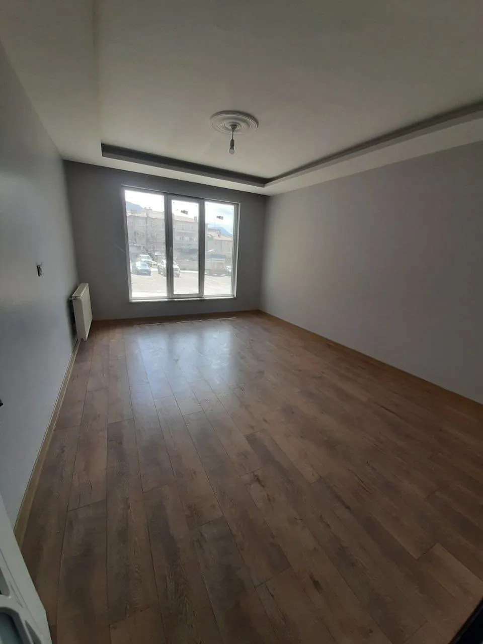 DEVELİ POLAT GAYRİMENKUL-ÇARŞI MERKEZDE KİRALIK LÜX DAİRE