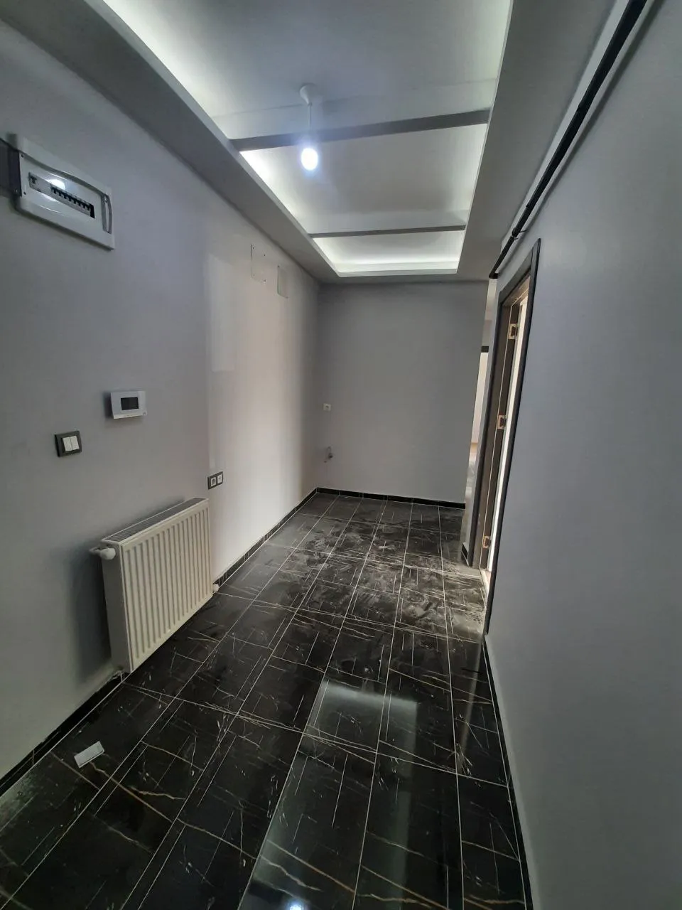 DEVELİ POLAT GAYRİMENKUL-ÇARŞI MERKEZDE KİRALIK LÜX DAİRE