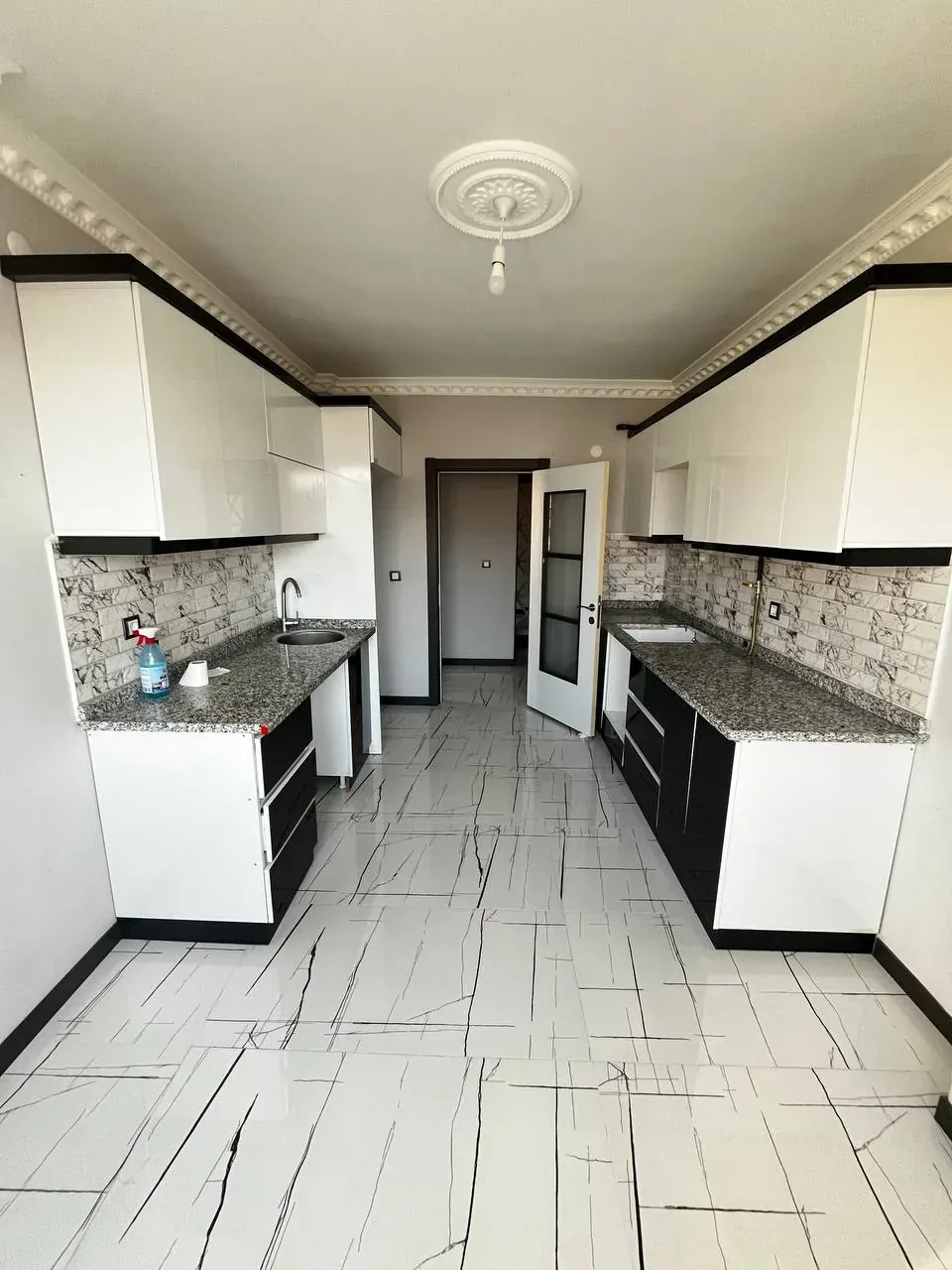 DEVELİ POLAT GAYRİMENKUL-ÇARŞI MERKEZDE SATILIK DAİRE
