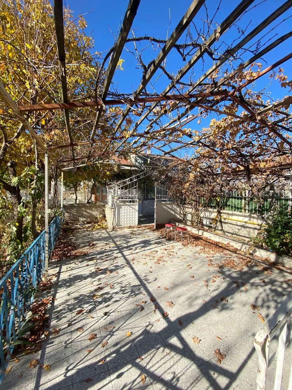 DEVELİ POLAT GAYRİMENKUL-BAHÇELİEVLER MAH. 780 M2 ARSA İÇERİSİNDE SATILIK MÜSTAKİL EV