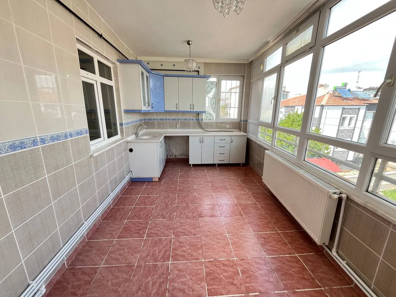 DEVELİ POLAT GAYRİMENKUL - HARMAN MAH. ÇARŞI MERKEZE YAKIN SATILIK BAKIMLI DAİRE