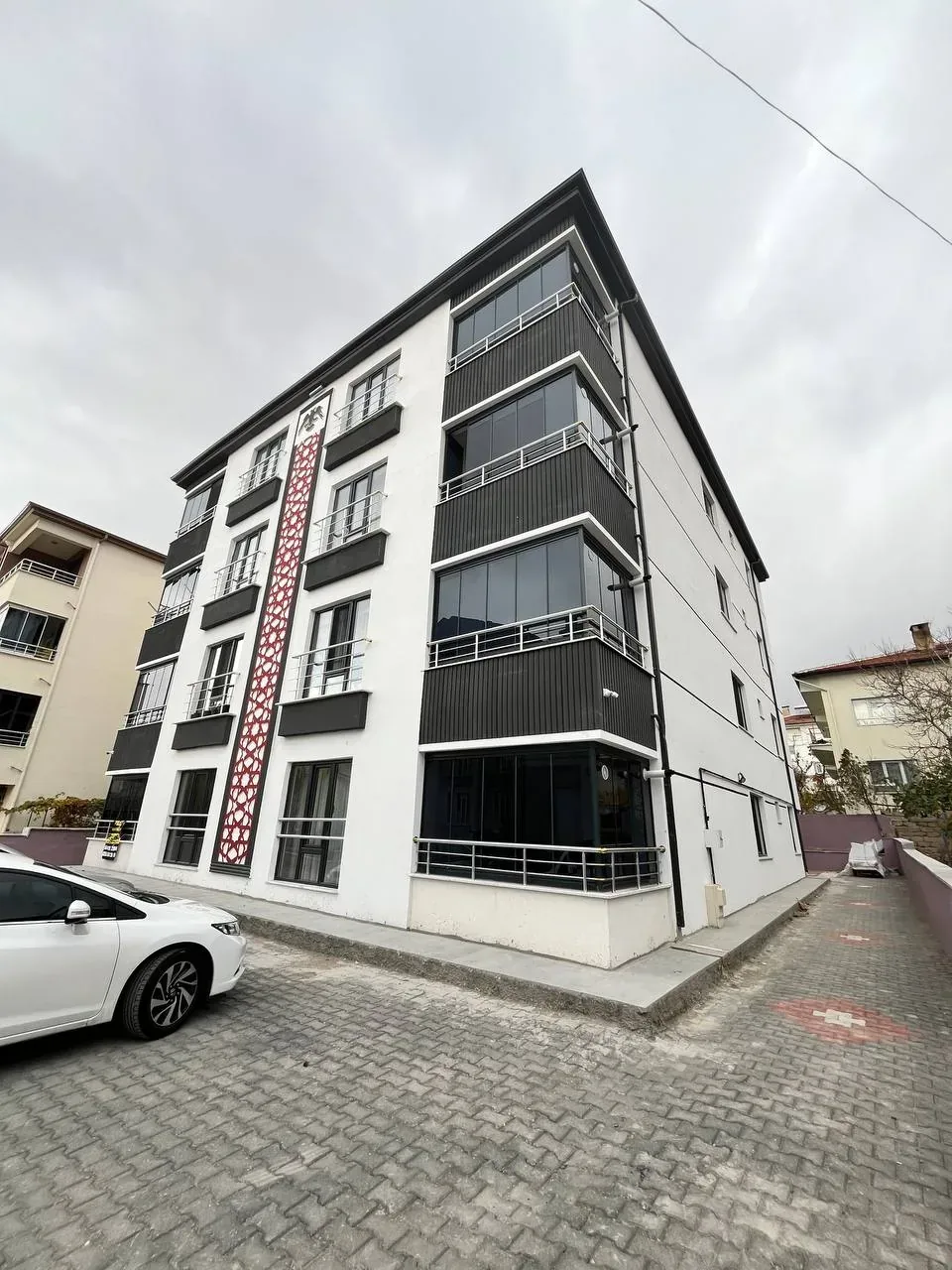 DEVELİ POLAT GAYRİMENKUL - YENİ MAH. ÇARŞI MERKEZE YAKIN SATILIK LÜX DAİRE