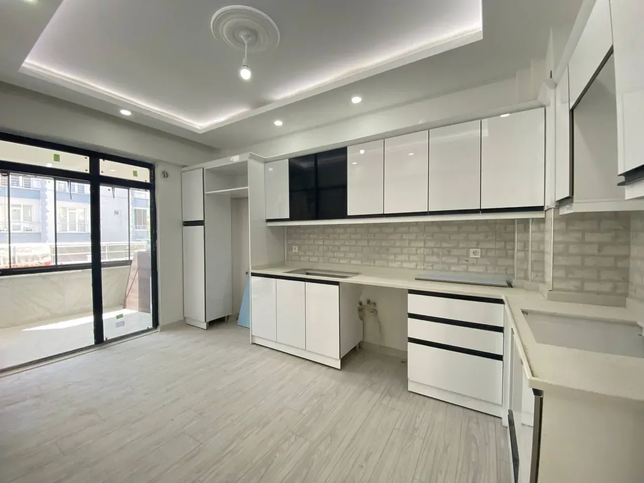 DEVELİ POLAT GAYRİMENKUL - YENİ MAH. ÇARŞI MERKEZE YAKIN SATILIK LÜX DAİRE