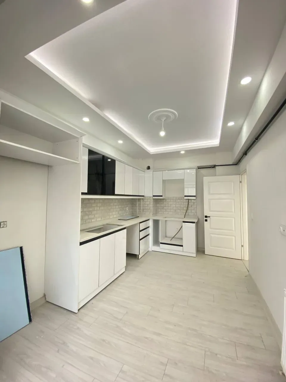 DEVELİ POLAT GAYRİMENKUL - YENİ MAH. ÇARŞI MERKEZE YAKIN SATILIK LÜX DAİRE