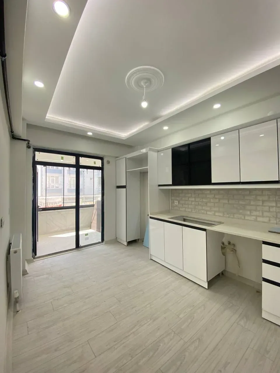 DEVELİ POLAT GAYRİMENKUL - YENİ MAH. ÇARŞI MERKEZE YAKIN SATILIK LÜX DAİRE