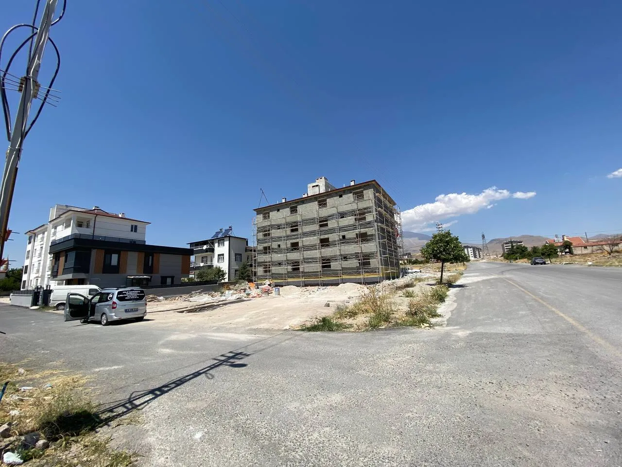 DEVELİ POLAT GAYRİMENKUL- HARMAN MAH. KÖŞE BAŞI SATILIK İMARLI ARSA