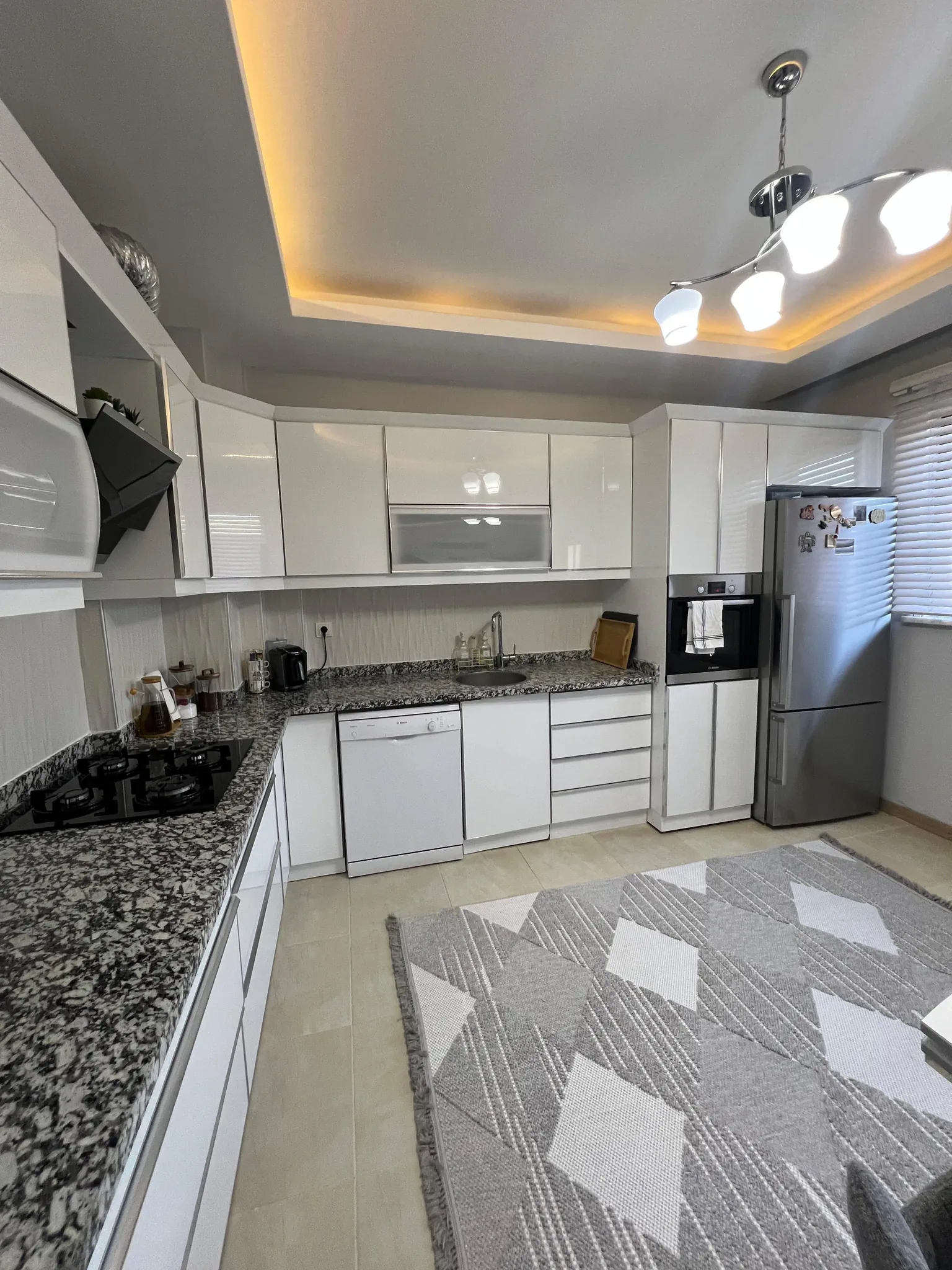 DEVELİ POLAT GAYRİMENKUL - SATILIK ÇARŞI MERKEZDE LÜKS 3+1 DAİRE