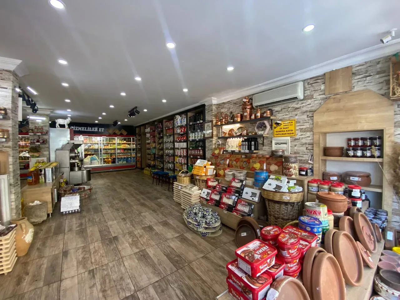 DEVELİ POLAT GAYRİMENKUL - ÇARŞI MERKEZDE KİRA GETİRİSİ YÜKSEK GENİŞ SATILIK DÜKKAN