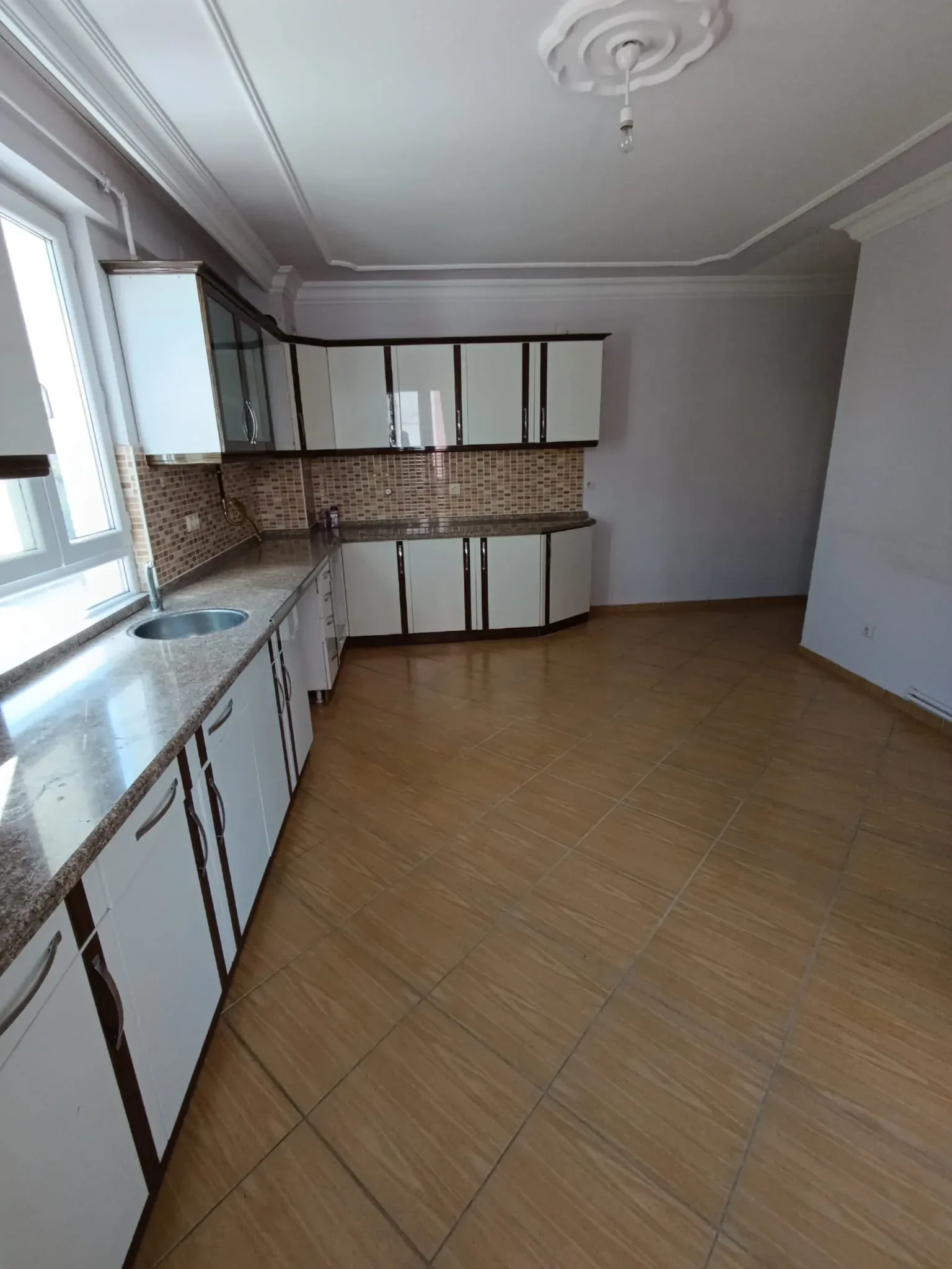 DEVELİ POLAT GAYRİMENKUL - YENİ MAH. KİRALIK 4+1 GENİŞ DAİRE