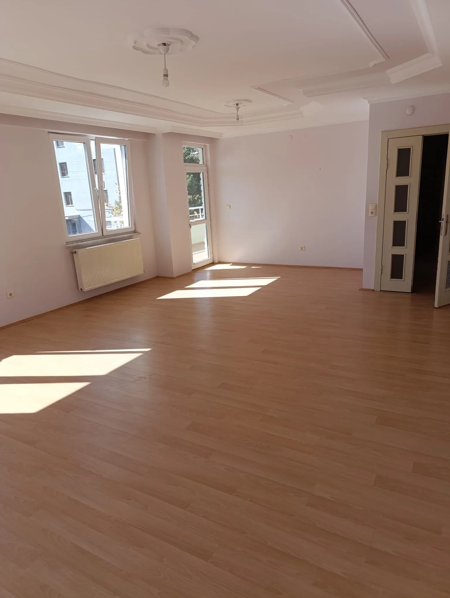 DEVELİ POLAT GAYRİMENKUL - YENİ MAH. KİRALIK 4+1 GENİŞ DAİRE