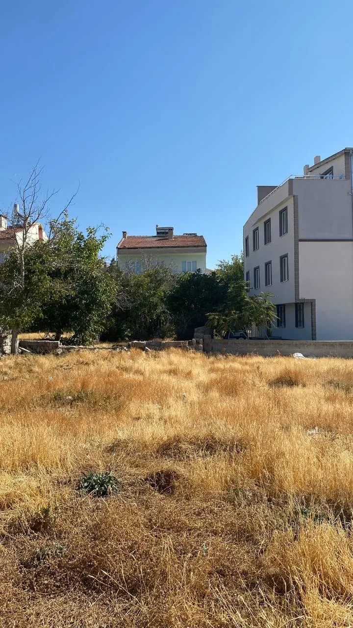 DEVELİ POLAT GAYRİMENKUL - CAMİİCEDİT MAH. ÖGRETMEN EVİ KARŞISI İMARLI 3 KAT MÜSADELİ ARSA