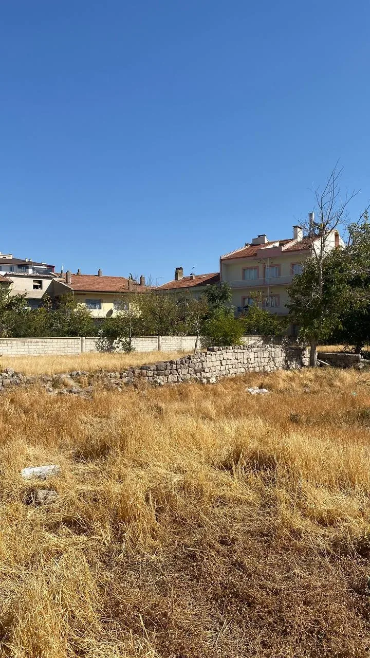 DEVELİ POLAT GAYRİMENKUL - CAMİİCEDİT MAH. ÖGRETMEN EVİ KARŞISI İMARLI 3 KAT MÜSADELİ ARSA