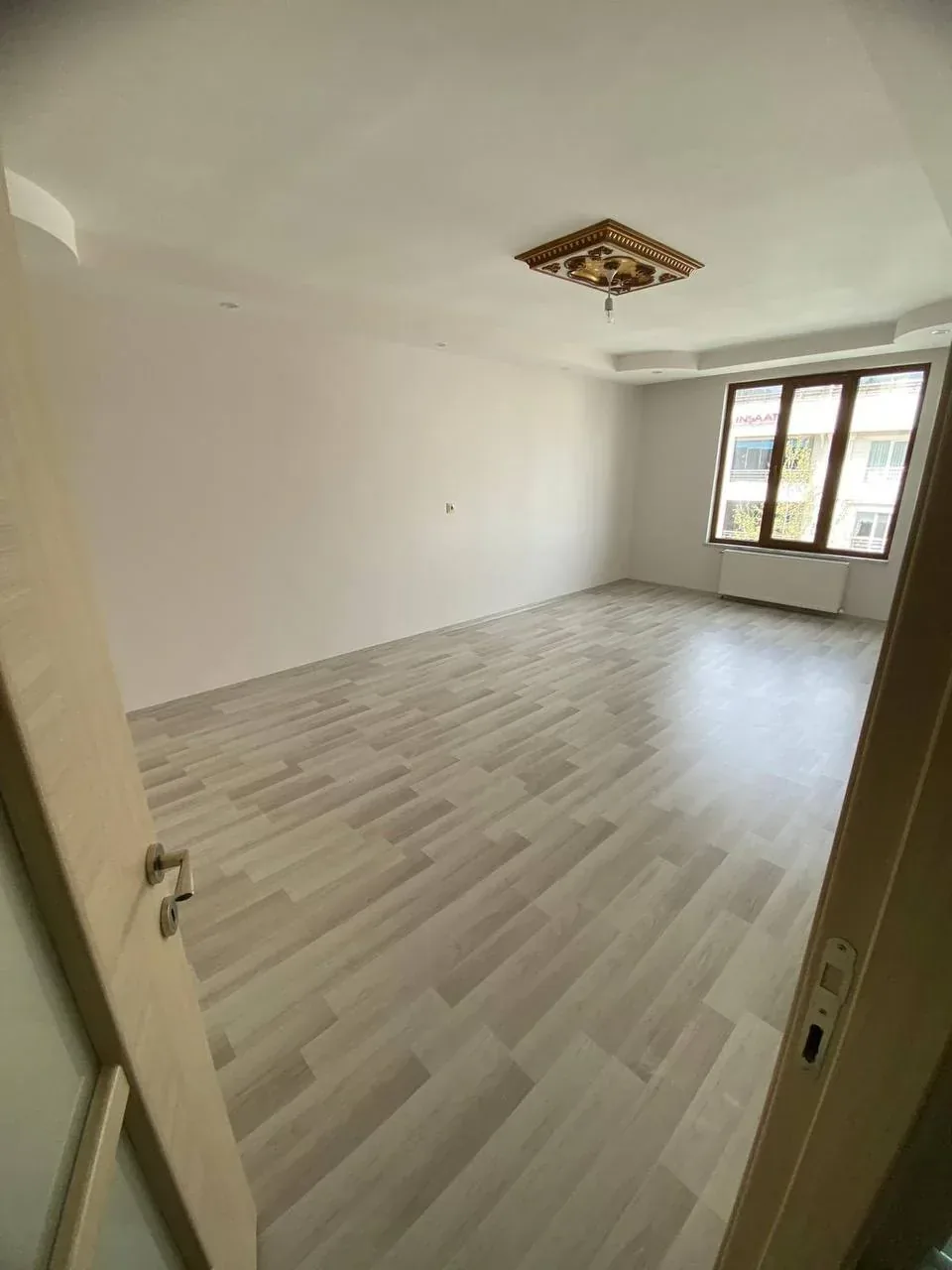 DEVELİ POLAT GAYRİMENKUL - TEKİR CAD. ÜZERİNDE SATILIK GENİŞ FIRSAT DAİRE