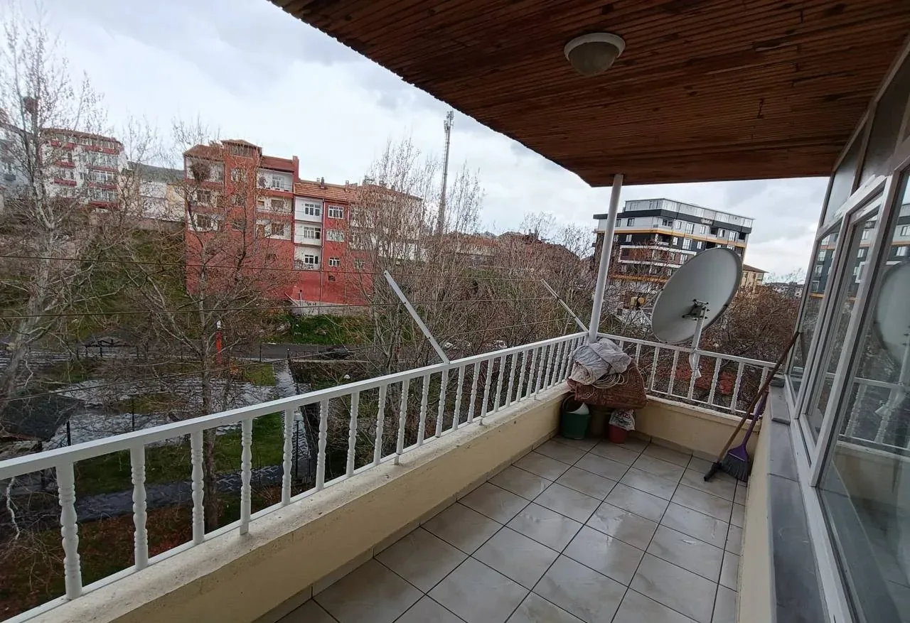 DEVELİ POLAT GAYRİMENKUL - ESKİ OTAGAR BÖLGESİNDE SATILIK BAKIMLI DAİRE