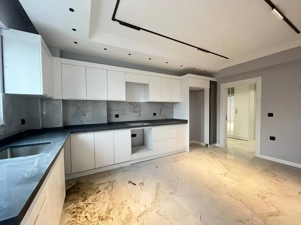 DEVELİ POLAT GAYRİMENKUL -FENESEAŞAĞI MAH. SATILIK SIFIR LÜX DAİRE