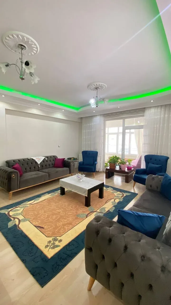 DEVELİ POLAT GAYRİMENKUL - YENİ MAH. SATILIK BAKIMLI GENİŞ DAİRE