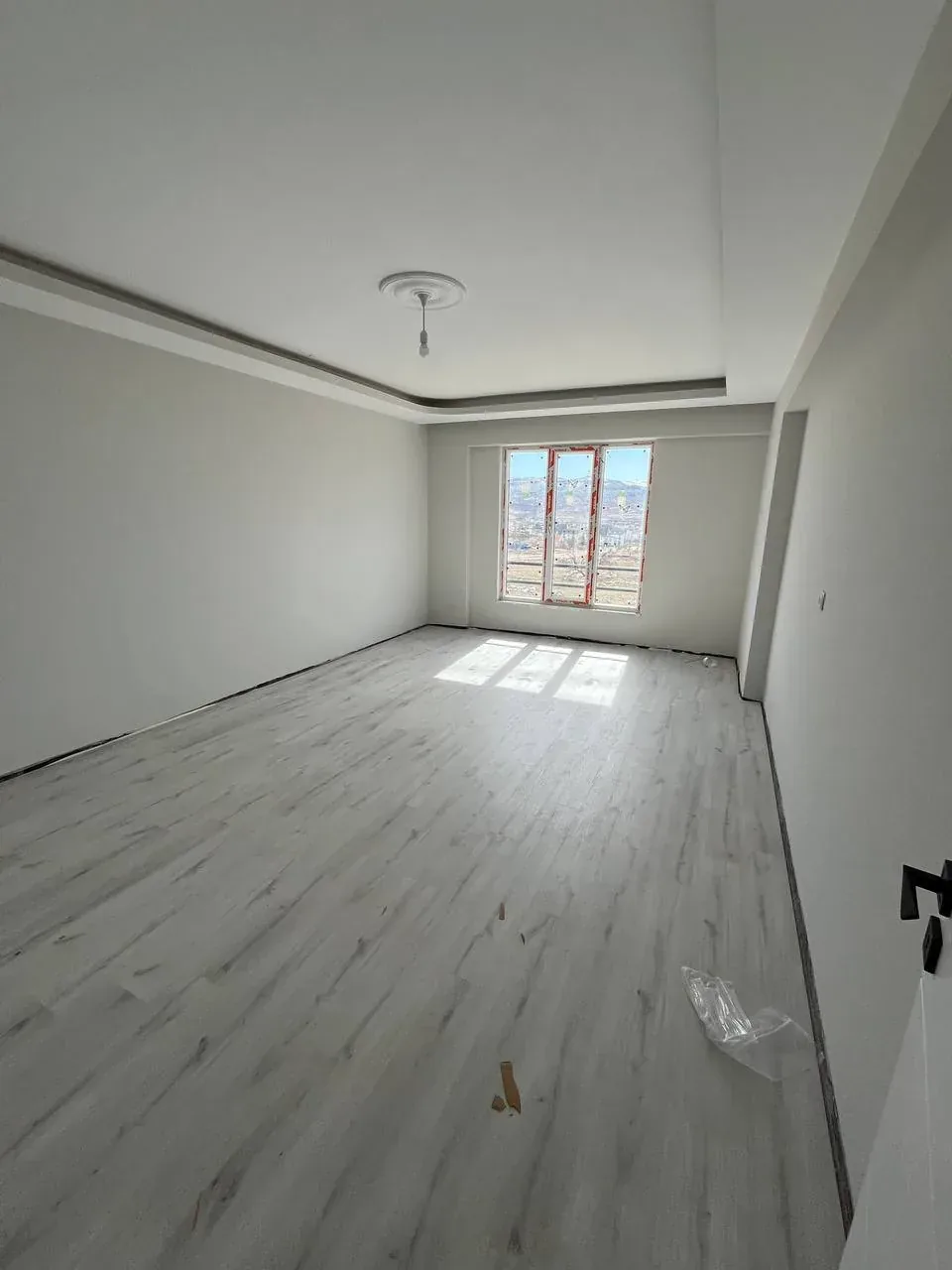 DEVELİ POLAT GAYRİMENKUL - YENİ HAS. MEVKİİ HIZLA GELİŞEN BÖLGEDE SATILIK UYGUN FİYATA DAİRE