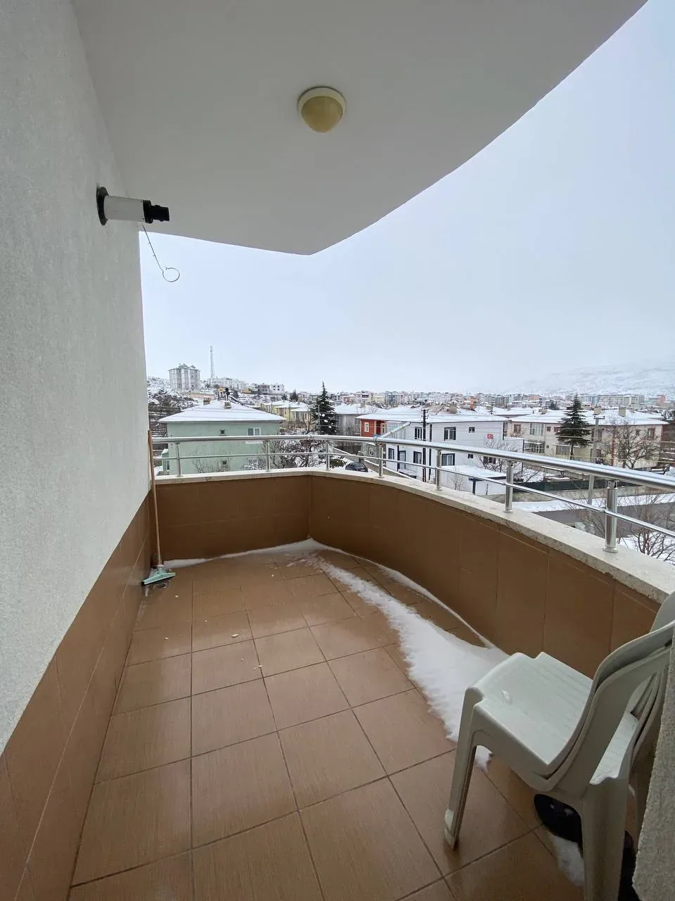 DEVELİ POLAT GAYRİMENKUL - HARMAN MAH. SATILIK BAKILI ARA KAT DAİRE