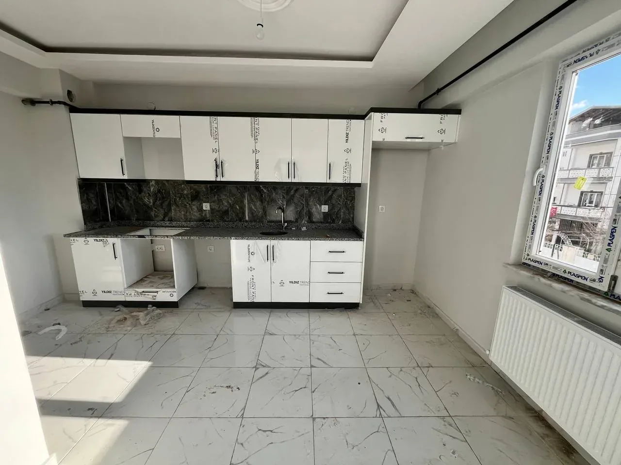 DEVELİ POLAT GAYRİMENKUL - AŞIK SEYRANİ MAH. SATILIK GENİŞ ARA KAT DAİRE