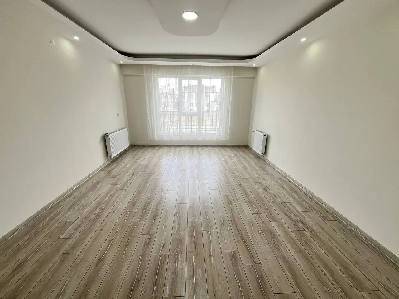 DEVELİ POLAT GAYRİMENKUL - BAHÇELİEVLER MAH. ANAYOL ÜZERİNDE SATILIK GENİŞ DAİRE