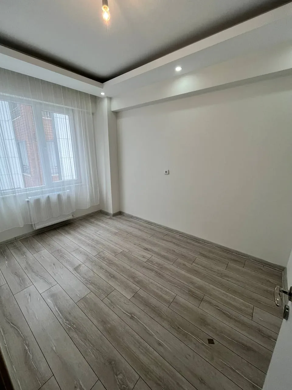 DEVELİ POLAT GAYRİMENKUL - BAHÇELİEVLER MAH. ANAYOL ÜZERİNDE SATILIK GENİŞ DAİRE
