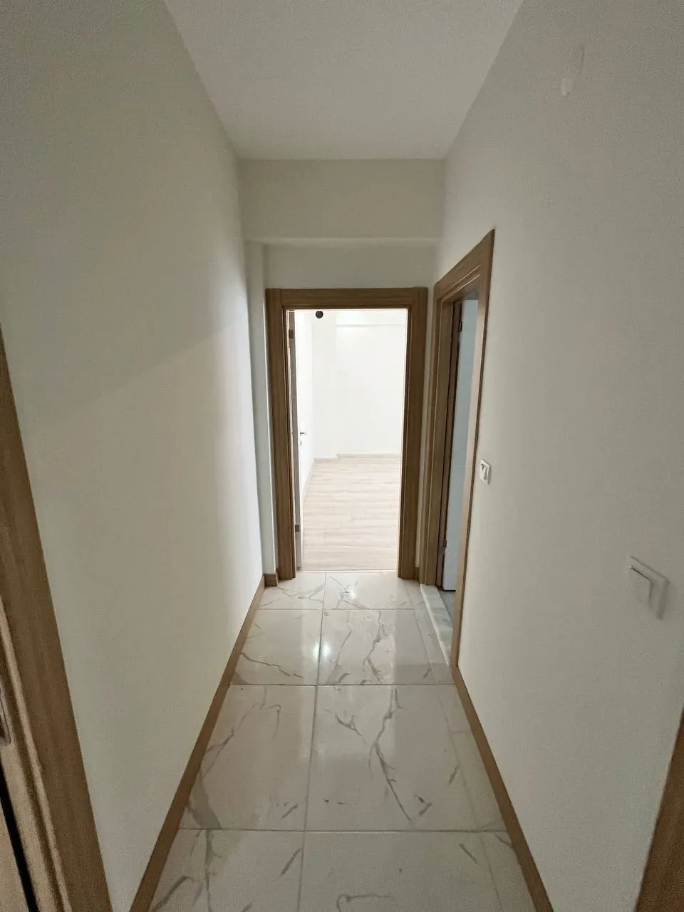 DEVELİ POLAT GAYRİMENKUL - BAHÇELİEVLER MAH. ANAYOL ÜZERİNDE SATILIK GENİŞ DAİRE