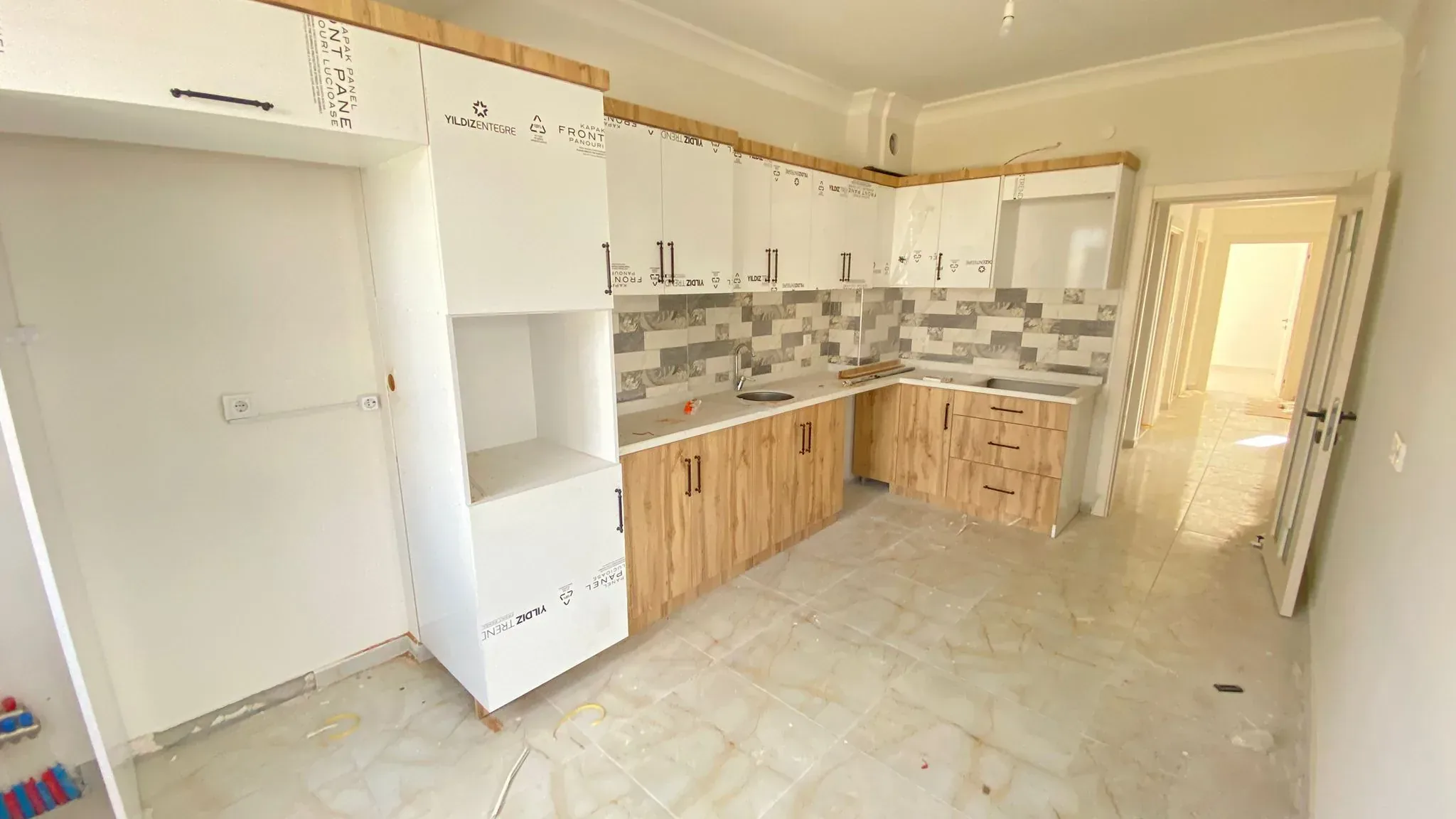 YENİ MAHALLEDE SANAYİ ÜSTÜNDE MARKETE YAKIN SATILIK GENİŞ 2+1 LÜKS DAİRE