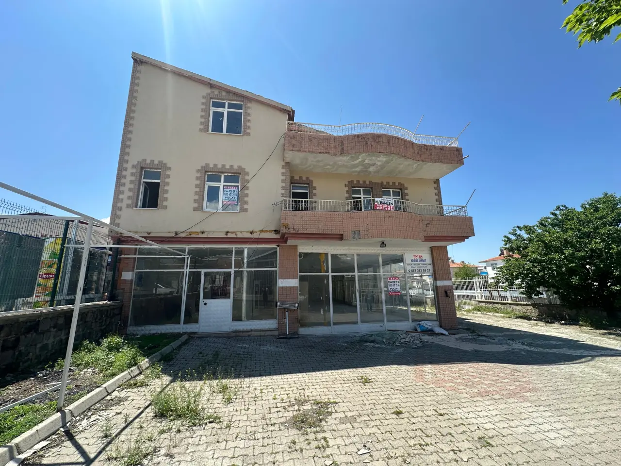 POLAT GAYRİMENKUL - FENESE YUKARI MAH İÇERİSİNDE EVİ BULUNAN KİRALIK DEPO