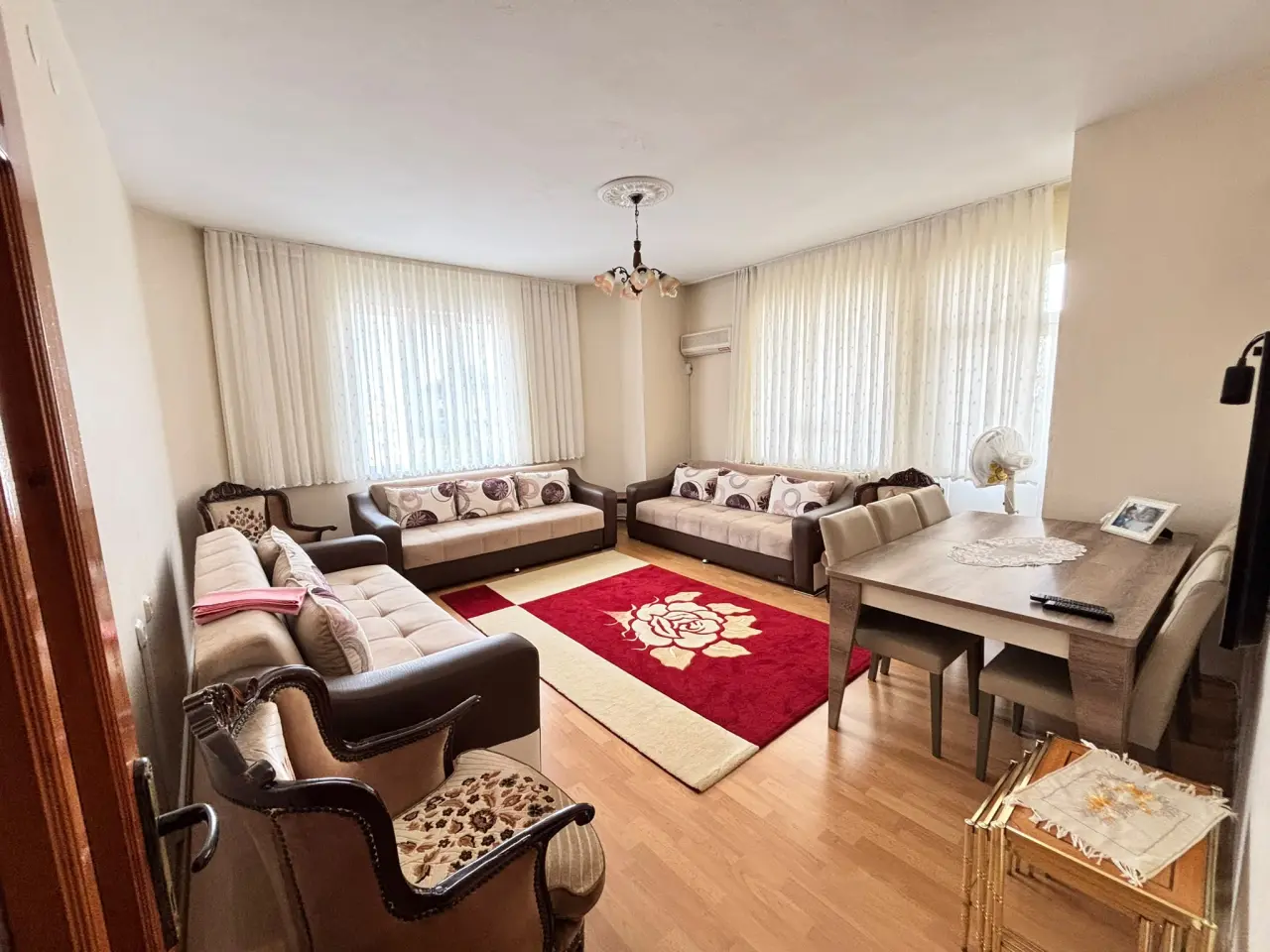 DEVELİ POLAT GAYRİMENKUL-ÇARŞI MERKEZDE SATILIK DAİRE