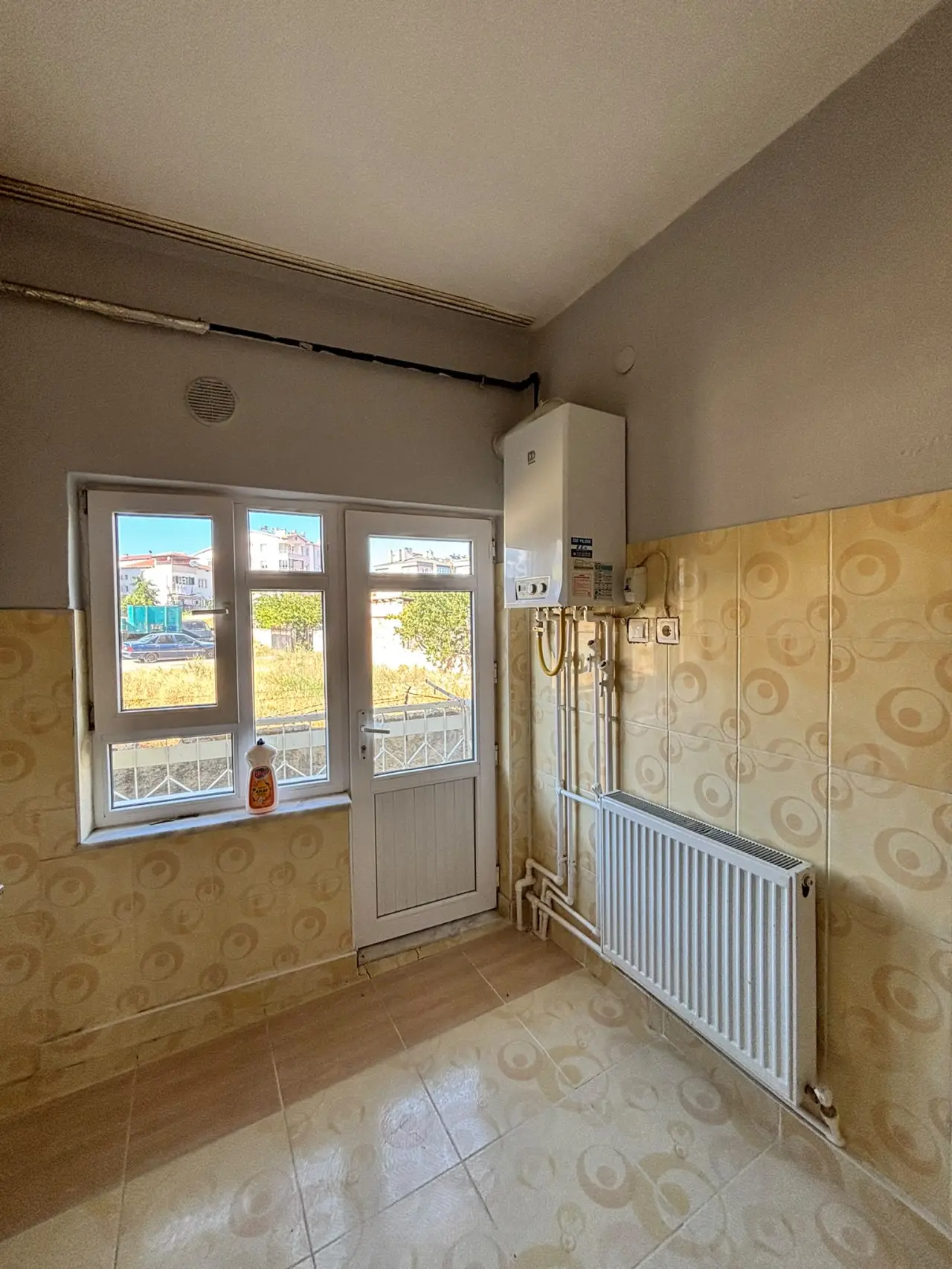 POLAT GAYRİMENKUL - YENİ MAHALLE'DE KİRALIK YARI MÜSTAKİL 2+1 DAİRE!