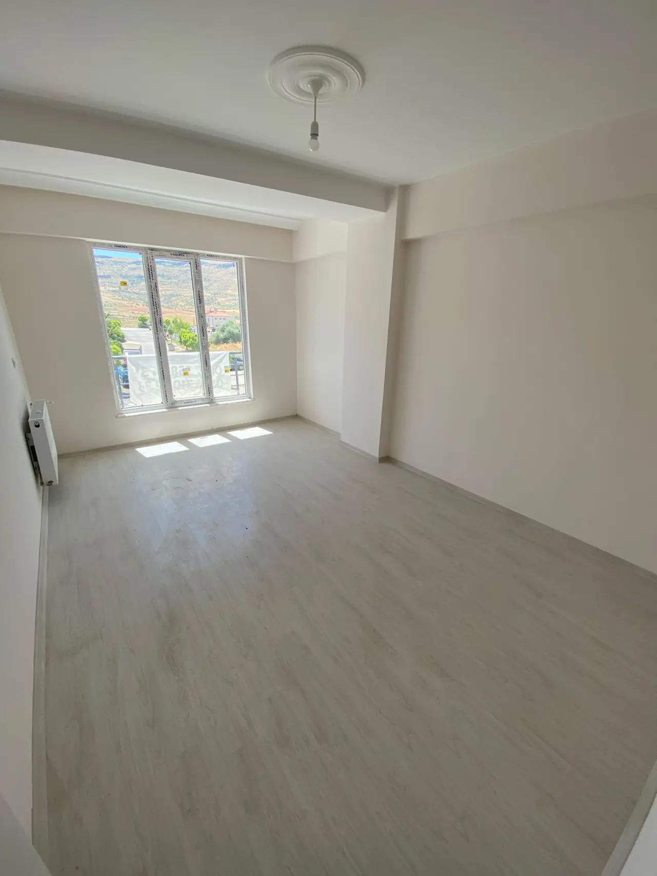 POLAT GAYRİMENKUL - 🚪 GENİŞ METREKARELİ, FERAH 3+1 DAİRE FENESE MAHALLESİ'NDE SİZLERİ BEKLİYOR!