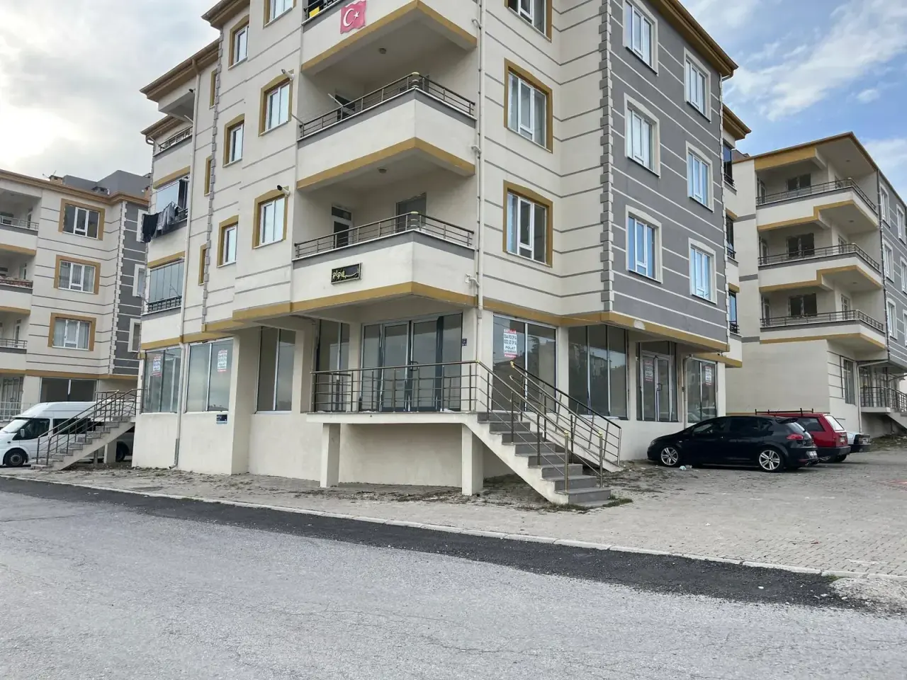 POLAT GAYRİMENKUL - SANAYİ ÜSTÜ SATILIK DÜKKANLAR