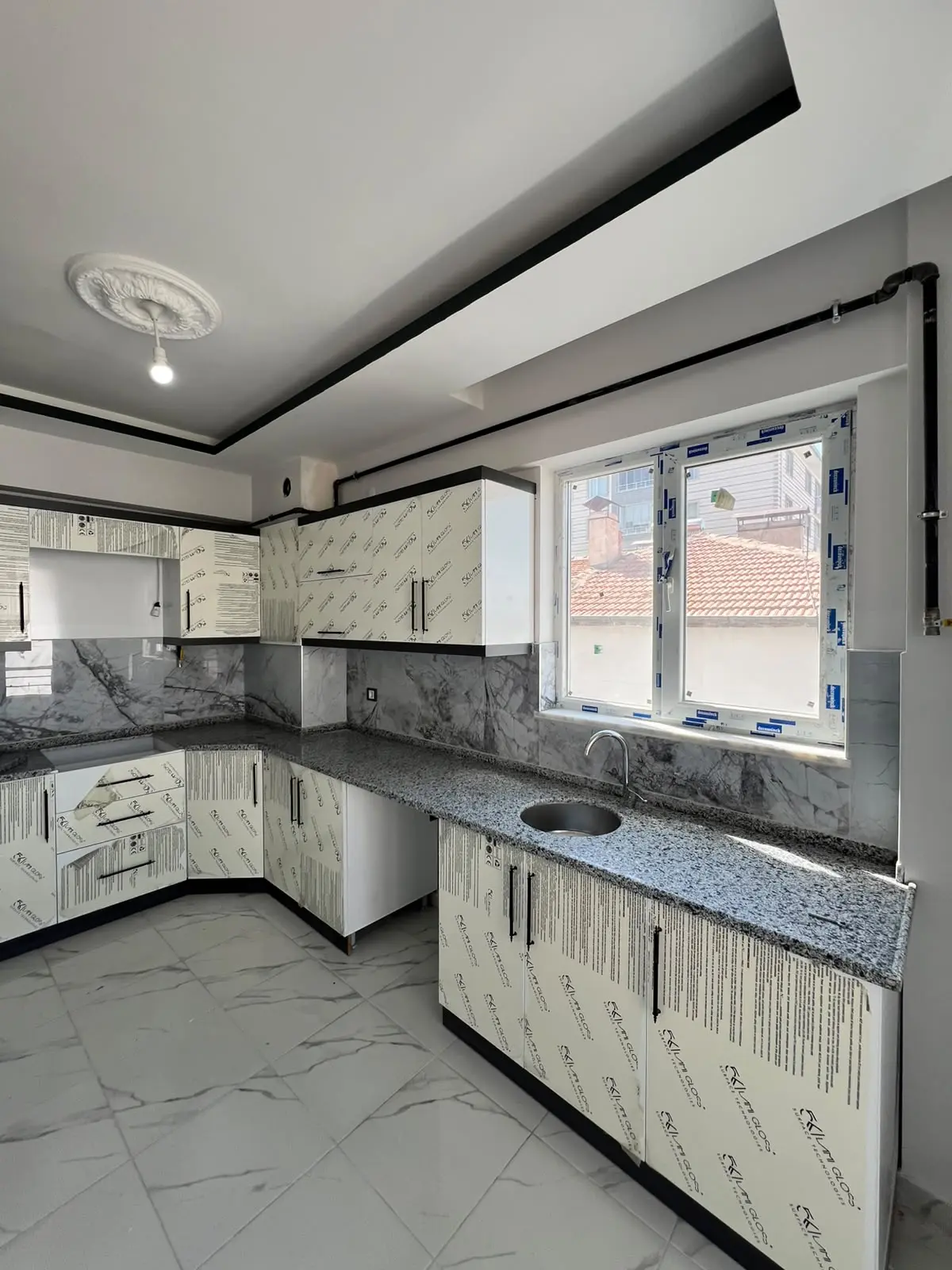 POLAT GAYRİMENKUL -  İBRAHİMAĞA MAHALLESİNDE SATILIK 2+1 DAİRE