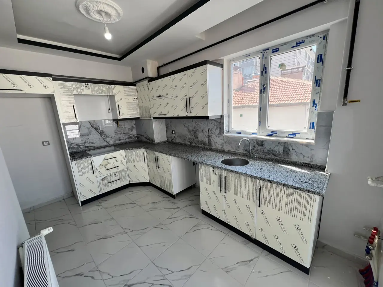 POLAT GAYRİMENKUL -  İBRAHİMAĞA MAHALLESİNDE SATILIK 2+1 DAİRE