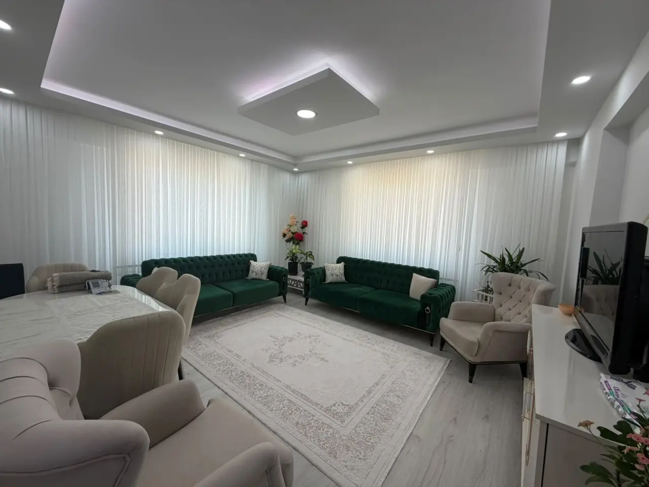 POLAT GAYRİMENKUL - AŞIK SEYRANİ MAHALLESİ'NDE HARİKA KONUMDA 3+1 FULL YAPILI LÜKS SATILIK DAİRE**