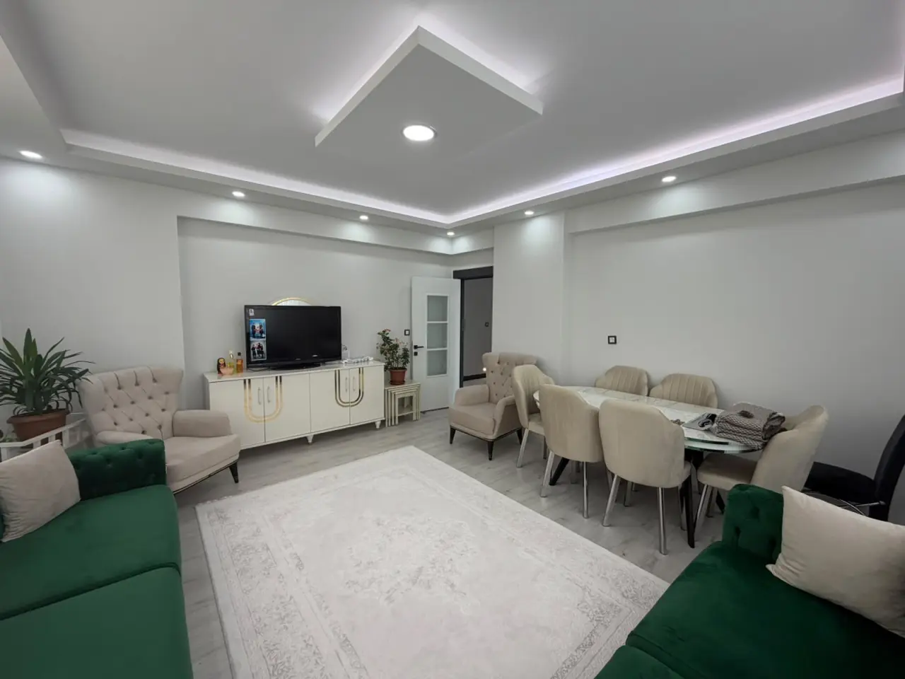 POLAT GAYRİMENKUL - AŞIK SEYRANİ MAHALLESİ'NDE HARİKA KONUMDA 3+1 FULL YAPILI LÜKS SATILIK DAİRE**